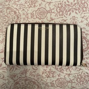 Henri Bendel wallet
